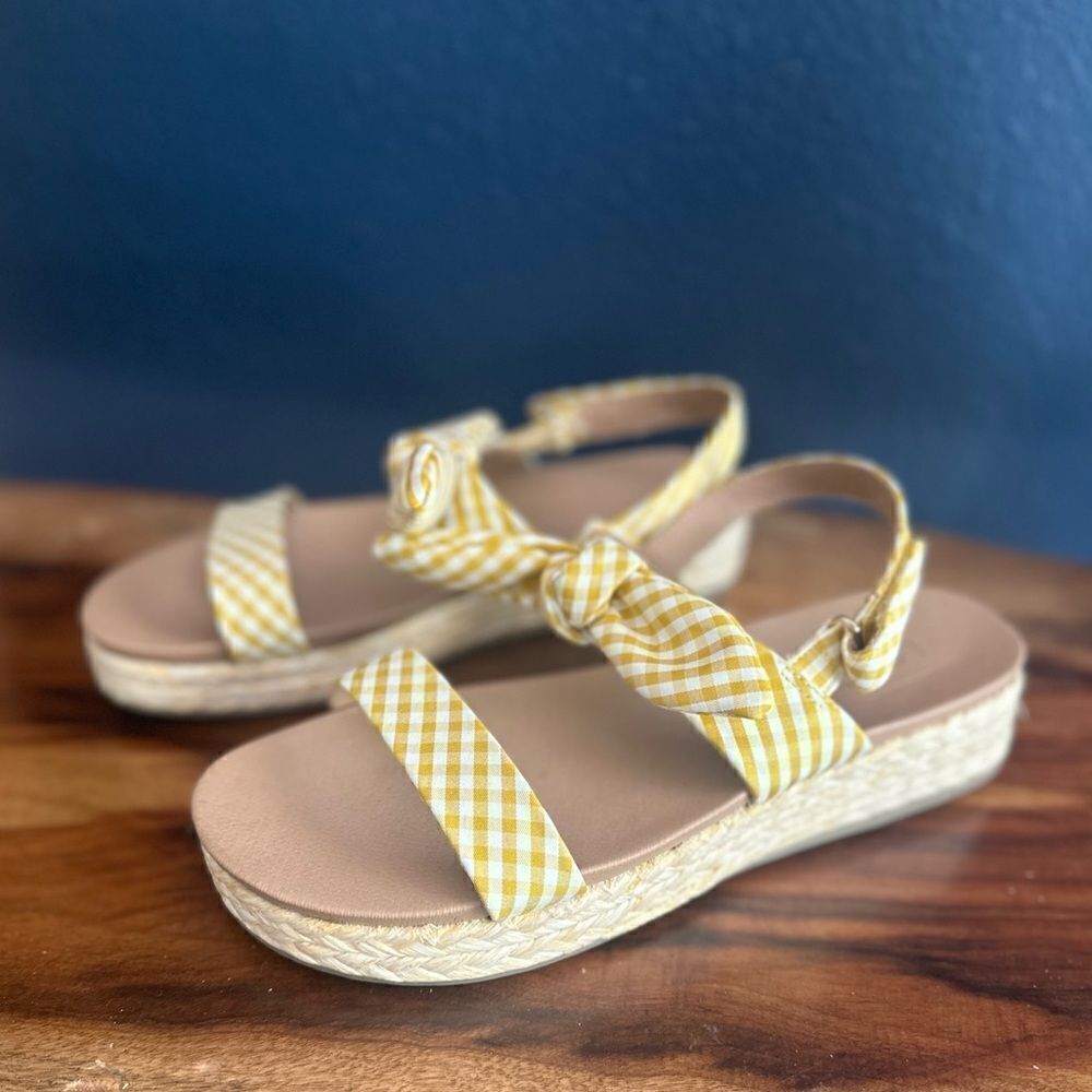 NWOT Yellow and white gingham sandals, sz 7